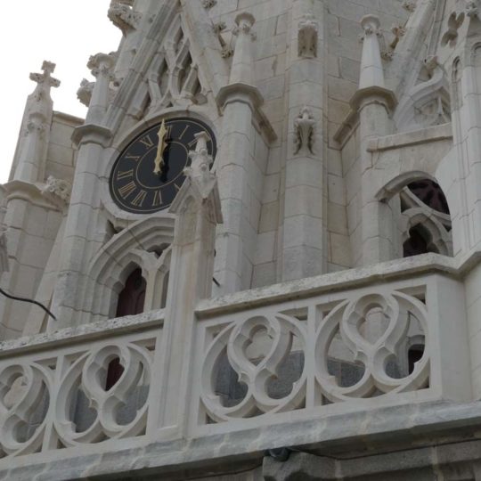 vue-acces-fleche-eglise-notre-dame-vitre