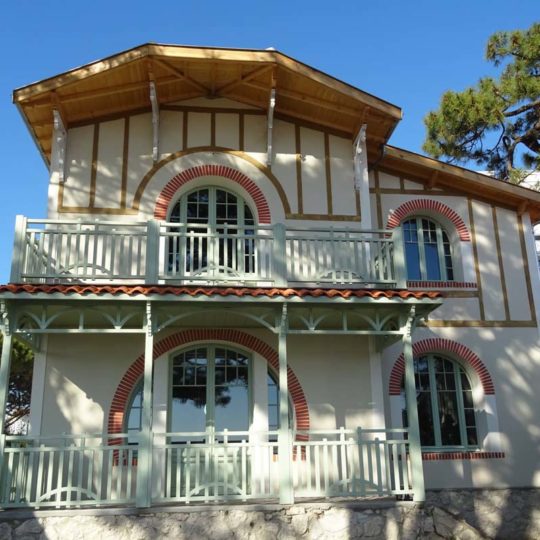 facade-hotel-saint-palais-bichot-menuiserie